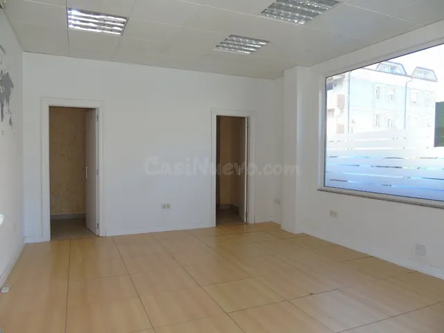 Local comercial en el centro de Saron. - foto 4