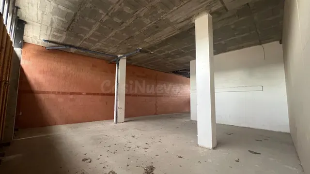 Amplio Local Comercial en Cappont, Lleida por €230.000 — 3