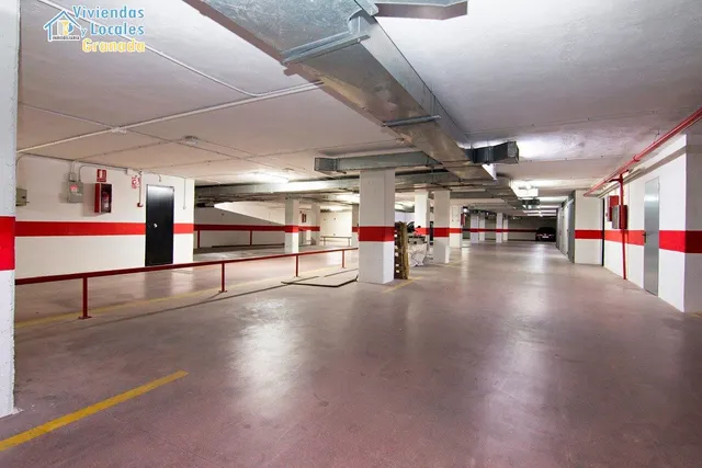Camino de Ronda cercano a Caleta. Plaza de garaje en venta con acceso en rampa a 15.000€ cada una. A — 7