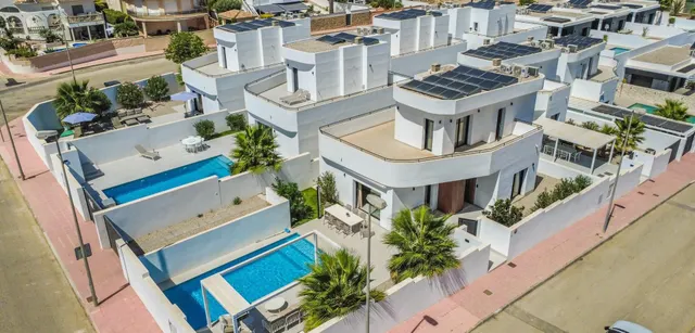 Chalet 4 habitaciones 240m² en venta - DOÑA PEPA — 30
