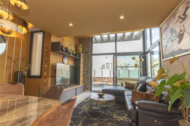 VILLA DE 3 DORMITORIOS Y 3 BAÑOS CON PISCINA EN LOMAS DE CABO ROIG, ORIHUELA COSTA — 9