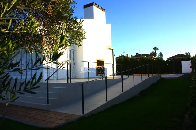 CHALET EN PRIMERA LINEA DE CAMPO DE GOLF, ALENDA GOLF, ALICANTE — 2