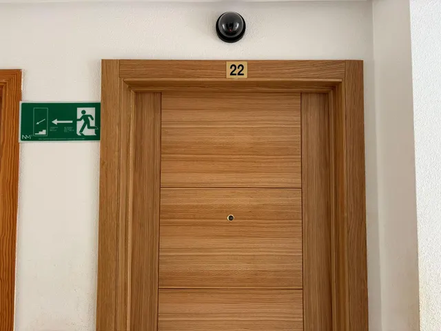 Apartamento céntrico, luminoso, y elegantemente reformado (1.ª planta). Balcón con orientación este, piscina comunitaria y a solo 800 m de Playa del Cura. — 26