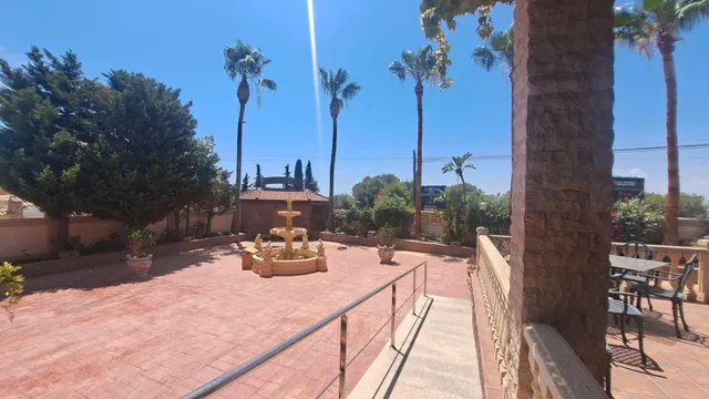 RESTAURANTE EN CABO ROIG. CON 871 M2. — 30