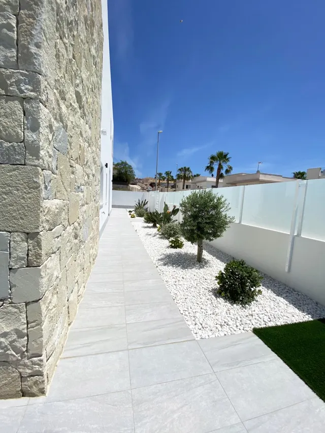 CHALET DE DISEÑO INDEPENDIENTE — 27