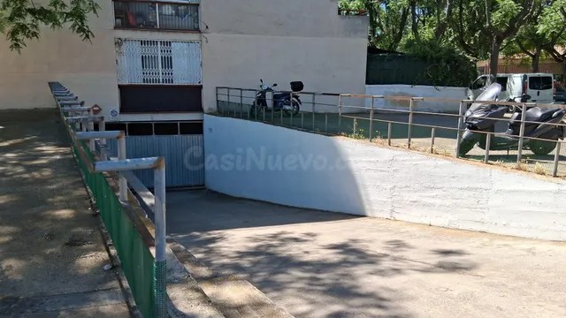 PLAZA PARQUING AL LADO DE LA ESTACIÓN!