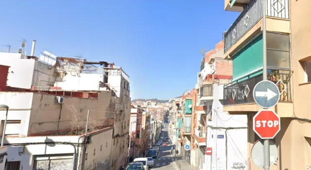 SE VENDE LOCAL OKUPADO en Calle Mozart 75 de Badalona (Barcelona). — 9