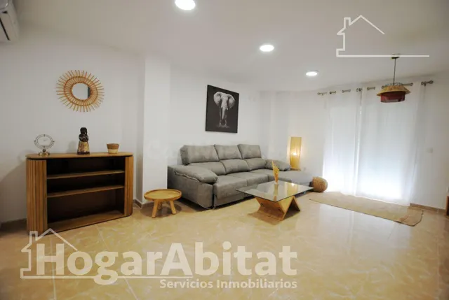 EDIFICIO SEMINUEVO Y REFORMADO CON LOCAL COMERCIAL, 3 TRASTE