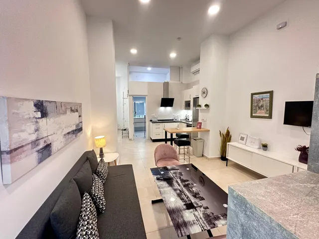 APARTAMENTO EN EXPLOTACIÓN TURÍSTICA — 12