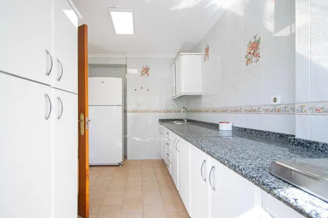 Estupendo piso en Polígono San Pablo, en calle Juan Espantaleón, junto Avda Villas de Cuba!! — 6