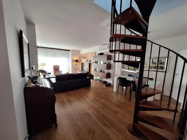 Atico centrico  en planta con terraza en duplex, trastero y piscina — 8