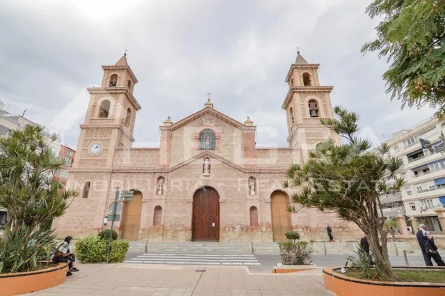 Se vende solar con proyectos y licencias de obra en Torrevieja, zona Habaneras — 22