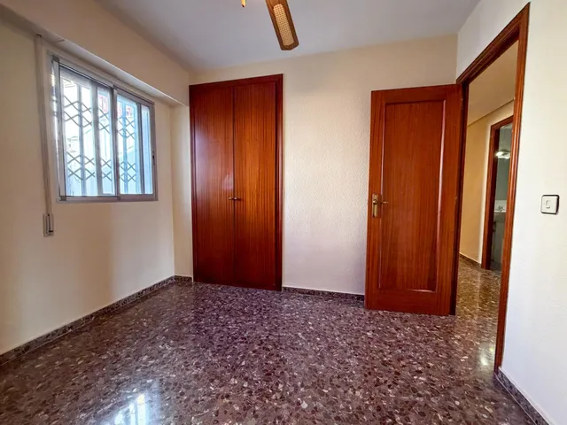 Piso de 4 habitaciones en alquiler en barrio Beteró — 18