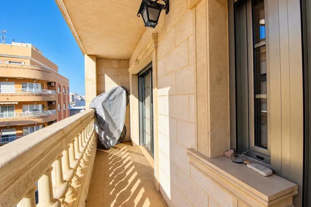 Exclusivo apartamento en pleno centro de Torrevieja — 10