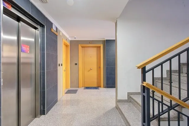 Exclusivo ático dúplex reformado con magnífica terraza en esquina, ascensor y garaje — 23