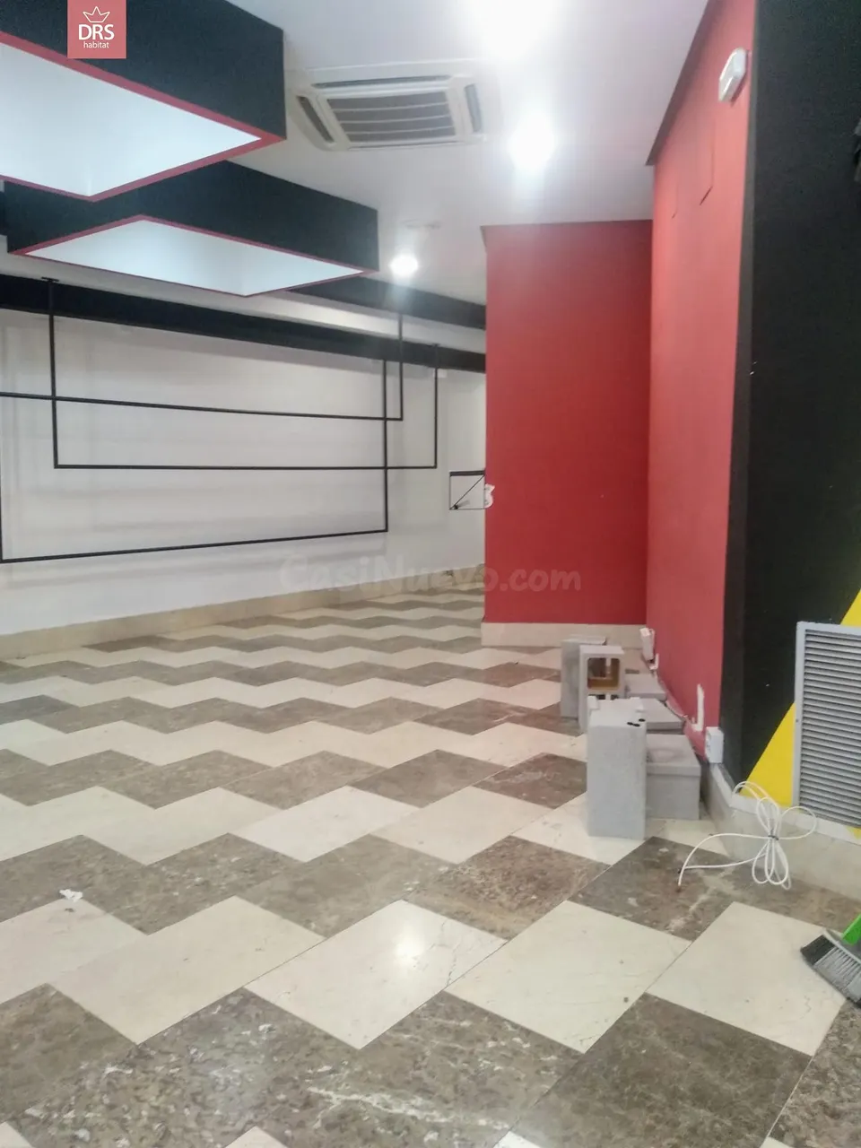 LOCAL COMERCIAL EN CALLE MARQUES DE VILLORES NUM 22