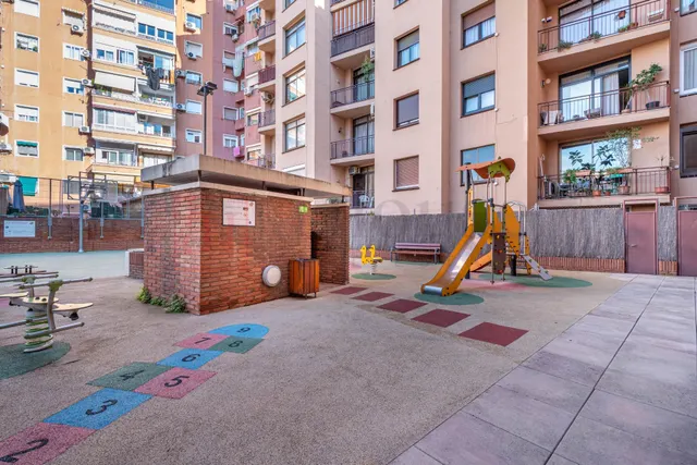 Piso listo para entrar a vivir con piscina comunitaria en la maternitat i sant ramón — 35