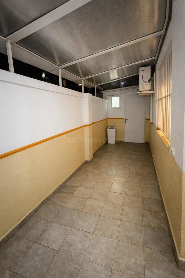 Planta baja reformada con patio-terraza – Carolinas Bajas - foto 4