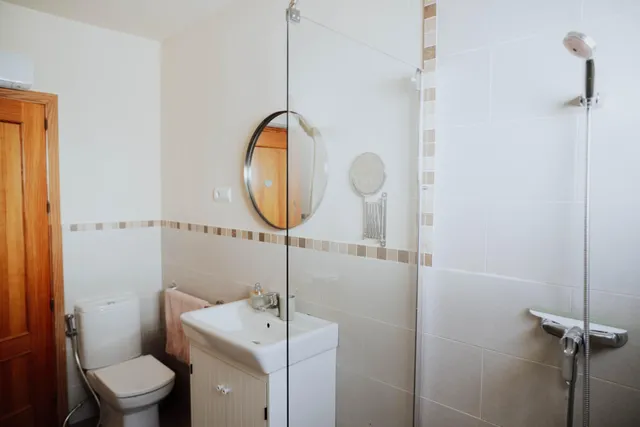 Amplio y luminoso chalet independiente con piscina, terrazas y apartamento con entrada propia — 36