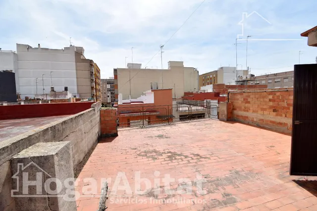 MAGNÍFICA CASA CON DOS VIVIENDAS INDEPENDIENTES Y TERRAZA, CERCA DEL CENTRO — 23