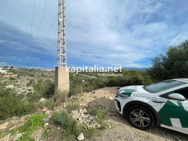 Solar en urbanización Montejucar — 10