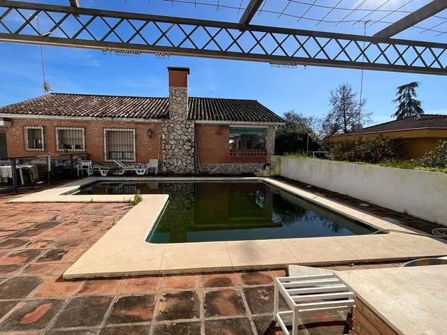 PARCELA DE 3000 M2 SEGREGABLE EN TRES CON DOS CHALETS — 23