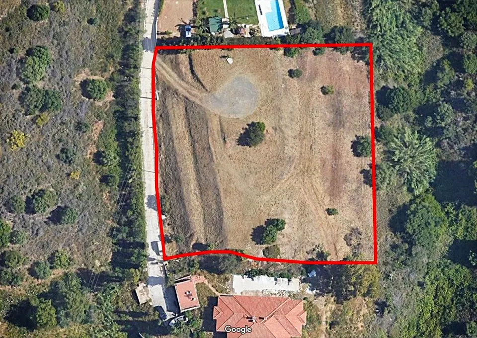 ¡Inversión con Vistas Eternas al Mar! Parcela de 4.363 m2 en Benalmádena (Sector SP-18), junto a Holiday World