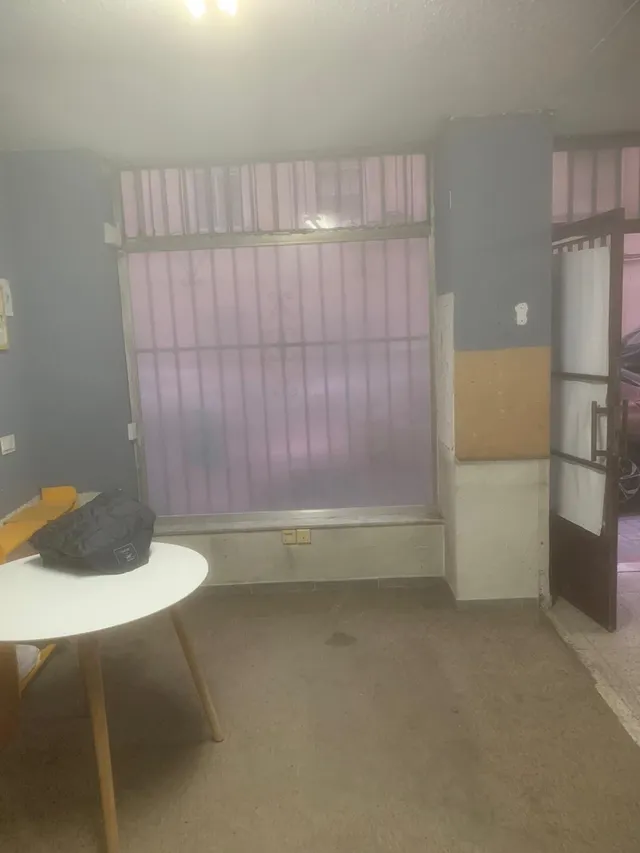 Urbis te ofrece un local comercial en venta en zona San Bernardo, Salamanca. — 2