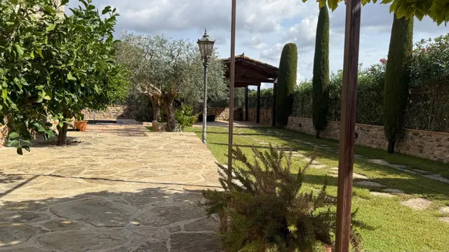 EXCLUSIVA CASA RÚSTICA CON JARDÍN, PISCINA Y VISTAS ABIERTAS — 6