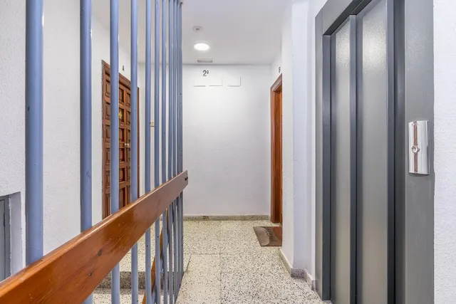 PISO JUNTO CAMINO DE RONDA — 30