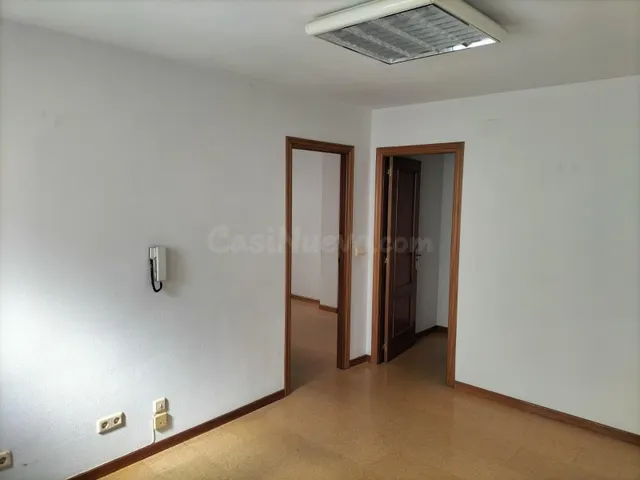 MONCASA VENDE Oficina en el centro - foto 4