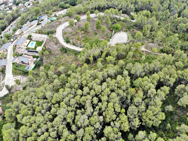 TERRENO URBANO EN VALLIRANA - foto 2