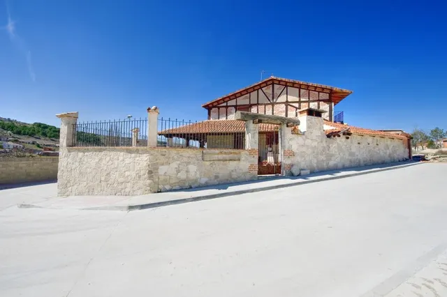 Encantadora Casa Rural en Funcionamiento con Opción de Vivienda Privada — 18