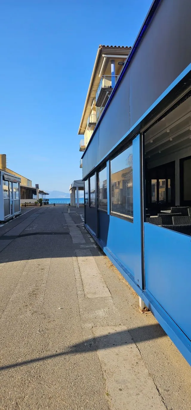 RESTAURANTE CON VIVIENDA SUPERIOR EN PLATJA DELS RIELLS — 8