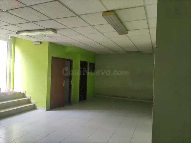 SE VENDE LOCAL COMERCIAL EN RÚA PELAMIOS, SANTIAGO DE COMPOS - foto 2