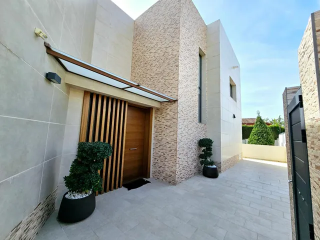EXCEPCIONAL VILLA INDEPENDIENTE CON PISCINA PRIVADA CERCA DE - foto 2