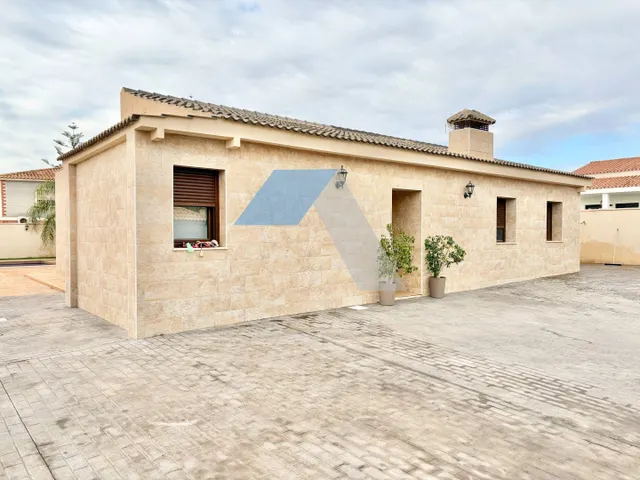 CHALET EN UNA PLANTA EN LA URBANIZACIÓN LOS GIRASOLES — 24