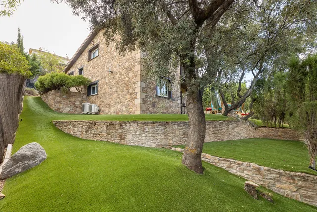 UNA CASA UNICA CON ENCANTO, ESPACIO Y VISTAS EN EL CORAZON D - foto 2