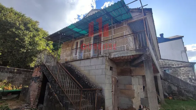 CASA INDEPENDIENTE DE PIEDRA CERCA DE LA MANCHICA Y PRÓXIMA 