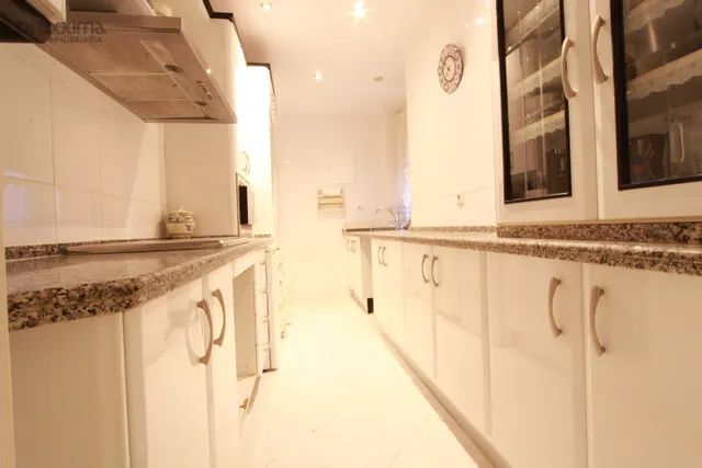 Vivienda con amplia terraza y grandes posibilidades en Los Remedios — 11