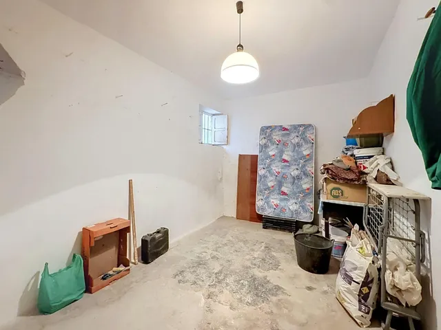 Amplia casa de pueblo de 276m2 en Abrucena lista para vivir — 44
