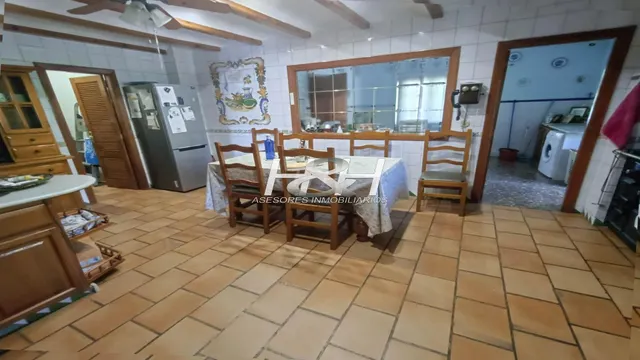 Sensacional villa en urbanización Santa Bárbara. / HH Asesores inmobiliarios. — 34