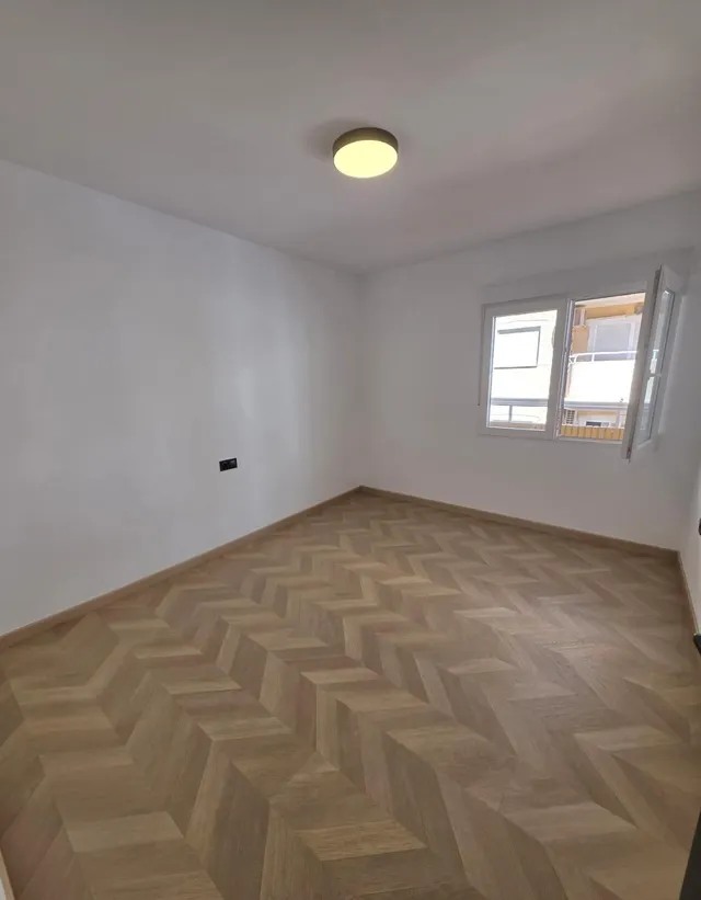Apartamento con terraza, Alicante, Torrevieja, Playa de los Locos. 3 habitaciones, 110 m2, 200 metros al mar — 7