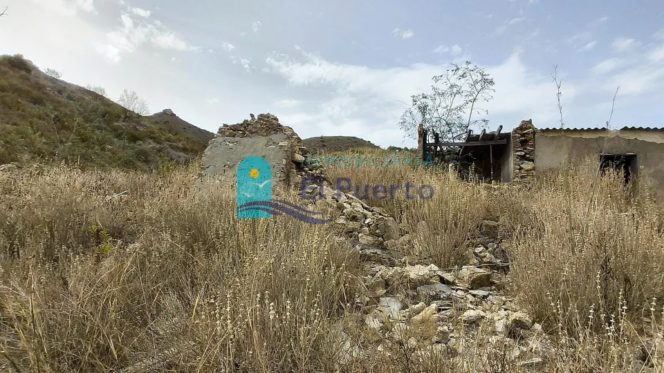 TERRENO RUSTICO CON CASA EN RUINA PARA REFORMAR