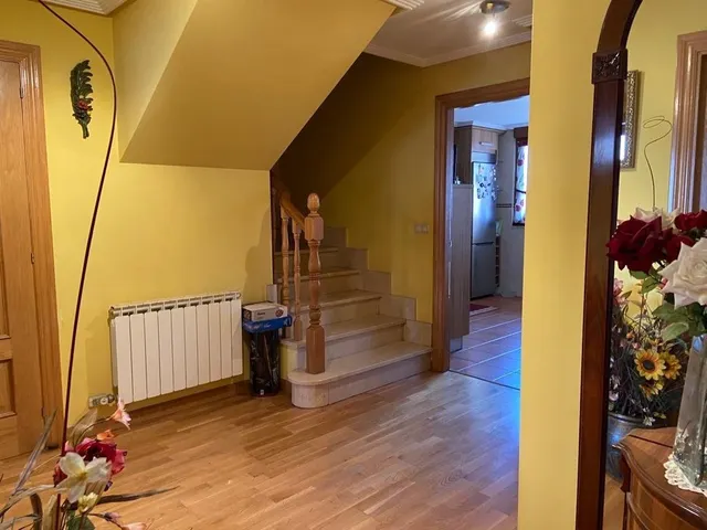 SE VENDE AMPLIO DÚPLEX EN EL CENTRO. COCINA, SALÓN, 3 HAB., 2 BAÑOS, TERRAZAS Y TRASTERO. — 12