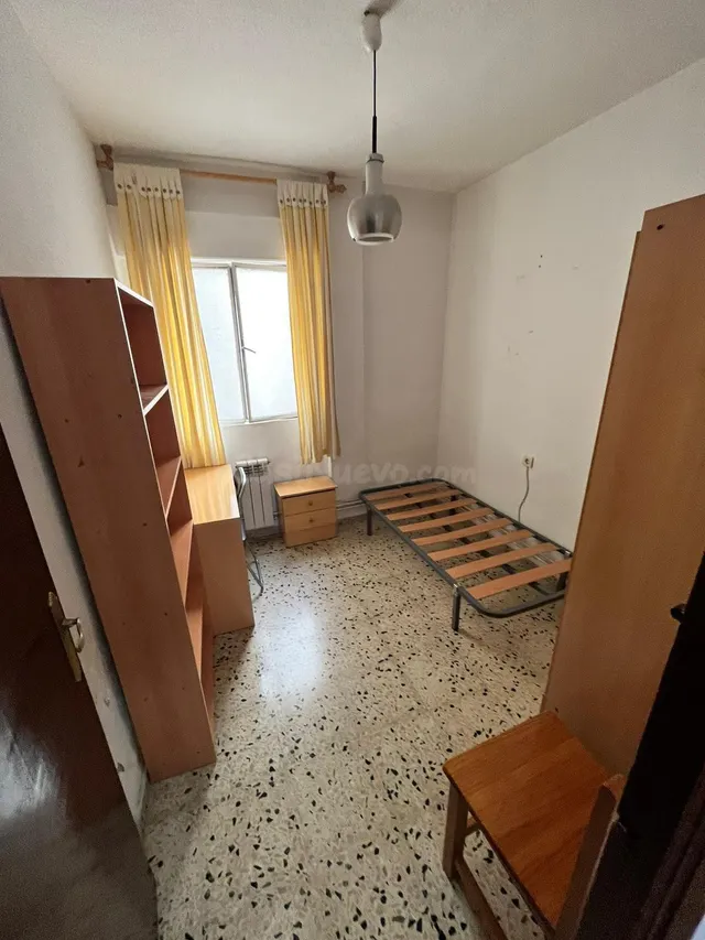 PISO AMPLIO DE 4 habitaciones EN CALLE DOCTOR AZPITARTE – ID - foto 4