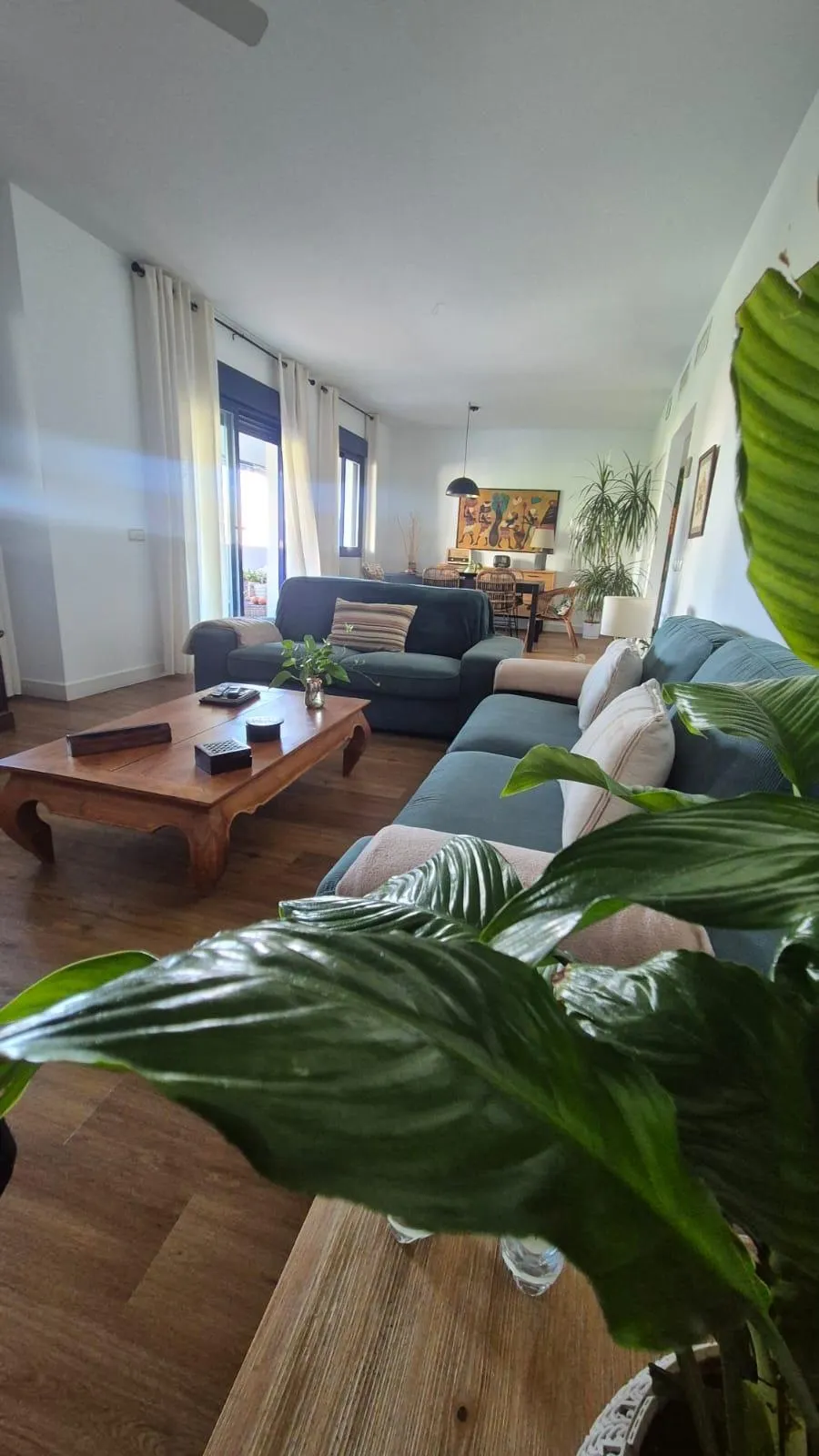 Planta baja de 148 m2 junto al Puerto de Estepona, con garaje y trastero
