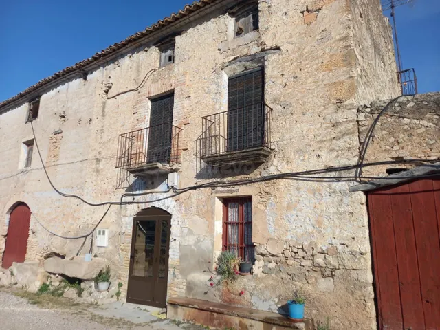 OPORTUNIDAD HACIENDA DE REGADIO CON MASIA Y CONTRUCCIONES HI
