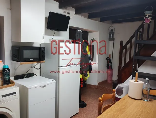 CASA DE PIEDRA CON AMPLIA PARCELA. ESCOBEDO DE VILLAFUFRE. — 13
