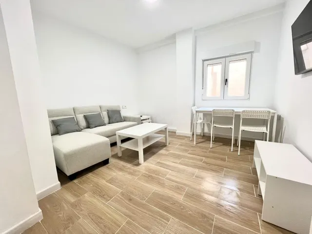 PISO REFORMADO EN EL CENTRO, CUATRO CALLES — 2